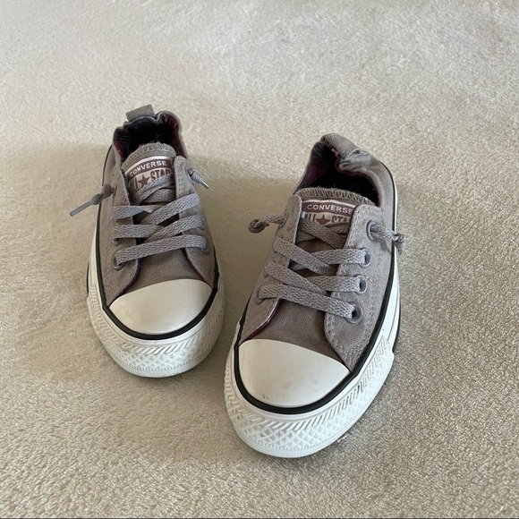 Converse Low Tops - Picture 2 of 7